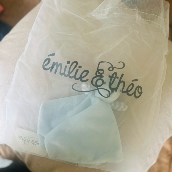 émilie & théo handsized blue teddy bear attached to tiny blanket. - Picture 3 of 4